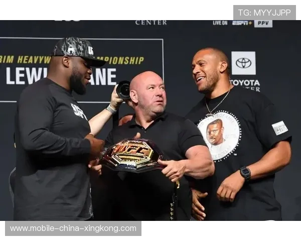 UFC选手比赛中喊妈妈——勇者背后的温情瞬间 UFC选手比赛中喊妈妈——勇者背后的温情瞬间