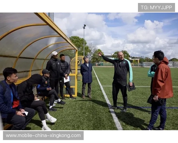 英超俱乐部校园足球合作带动青训生态完善 英超俱乐部校园足球合作带动青训生态完善