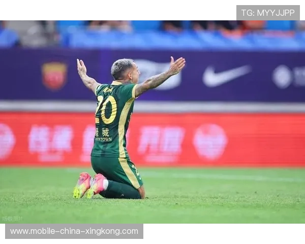 球员加盟后首秀即破门,新援迅速赢得主教练信任,开启球队全新篇章 球员加盟后首秀即破门,新援迅速赢得主教练信任,开启球队全新篇章