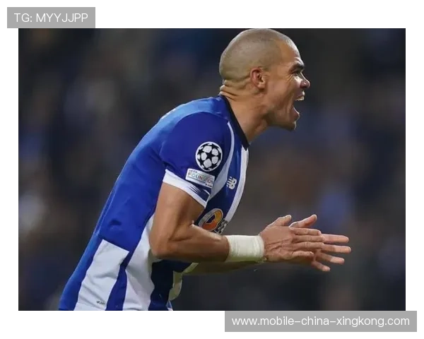 波尔图佩佩左脚劲射扳平比分球迷尖叫连连——热血背后的品牌陪伴