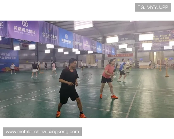 羽毛球双打最后一拍网前互拼定胜负：精彩瞬间，谁能笑到最后？