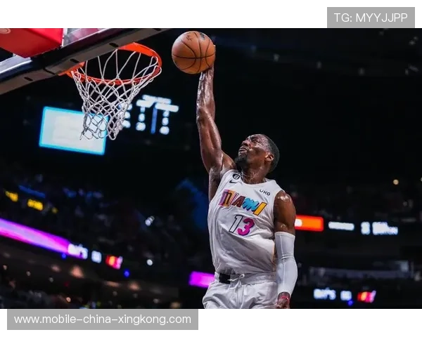 阿德巴约篮板如山,热火主场稳固