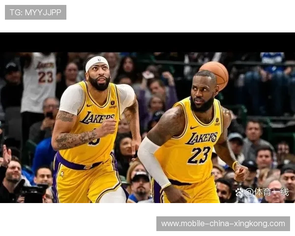 詹姆斯高效组织创造良机,湖人主导战况