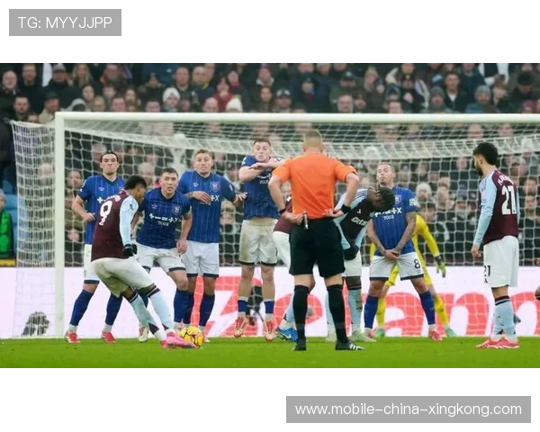 拉什福德回传队友门前补射得分